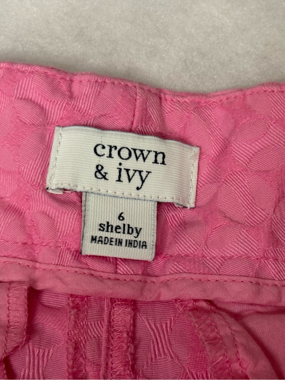 Crown & Ivy scallop hem pink shorts - Picture 2 of 7
